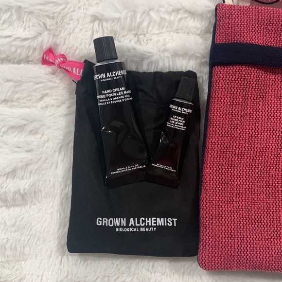 NWT Delta ONE + Someone Somewhere Amenity Kit - Picture 2 of 5